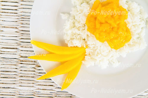 Рисовая каша на молоке с манго